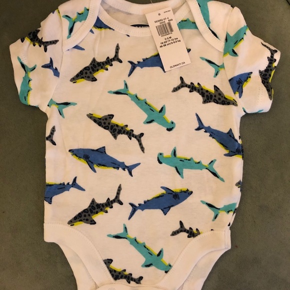 NWT 6-12m & 12-18m Short-Sleeve White Shark Print Bodysuit - Picture 2 of 2